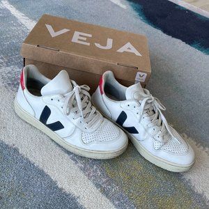 Veja V-10 Leather Low-Top Sneakers (Size 39 / 8)